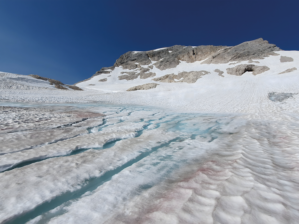the-glacier-on-plateau-zugspitze-zugspitze-de